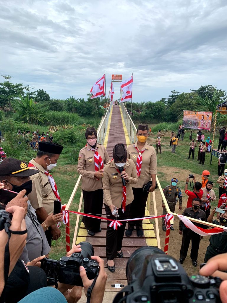 Pembangunan Jembatan Gantung Pramuka Pecahkan Dua Rekor Muri Sekaligus