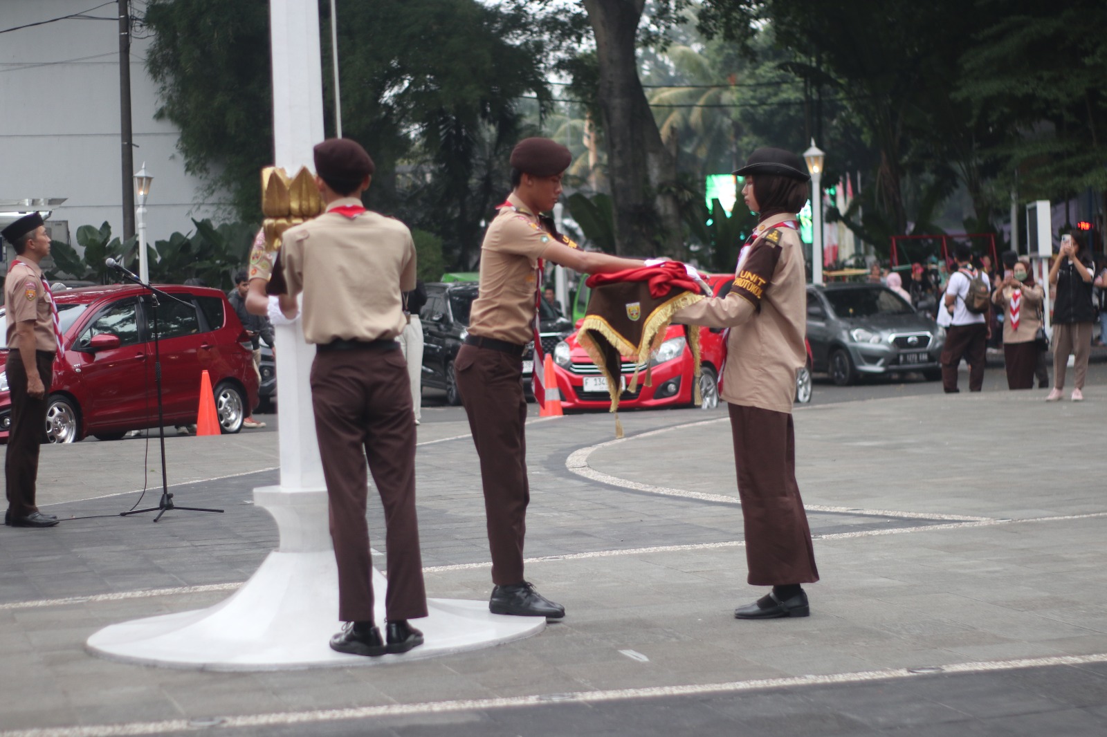 Wakil Wali Kota Bogor Serah Sertifikat Akreditasi Gudep Di Upacara