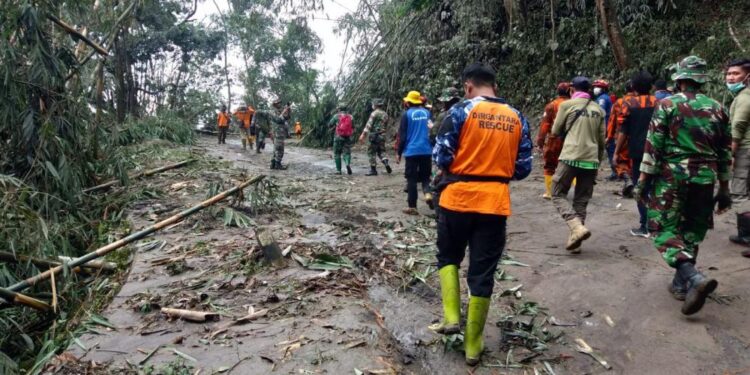 Beberapa Aksi Pramuka dalam Penanganan Dampak Erupsi Semeru