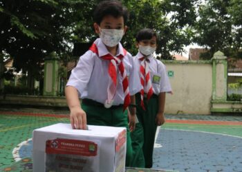 SD Al Azhar Syifa Budi Solo Gelar Donasi Kencleng Cintaku untuk Semeru