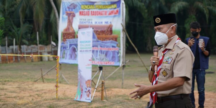Foto – Gunting Pita Tanda Pembangunan Masjid Raudatul Jannah Desa Muaro Singoan