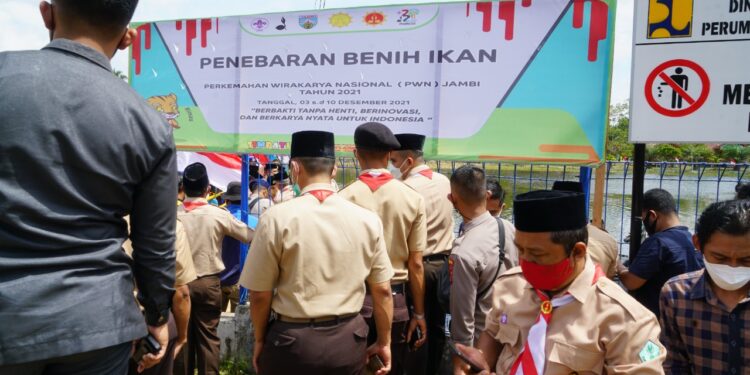 Foto – Tebar Benih Ikan Hias di Lokasi PWN Jambi 2021