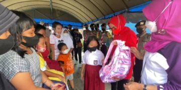 Kwarda Kalteng Salurkan Bantuan Peralatan Sekolah untuk Korban Kebakaran Puntun