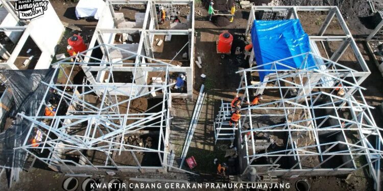 Foto – Progres Pembangunan Huntara di Lumajang