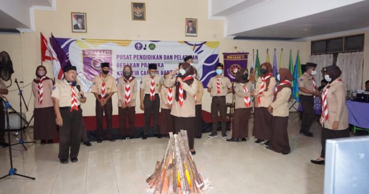 Ketua Kwarcab Bantul Serasa Bernostalgia Hadiri Malam Api Unggun KMD Universitas PGRI Yogyakarta