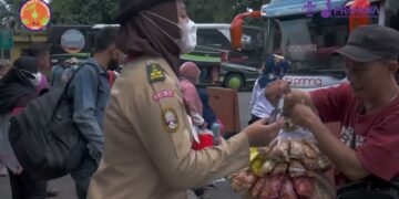 VIDEO – Karya Bakti Lebaran, Indonesia Rover Scouts Assists Millions of Hometown Travellers