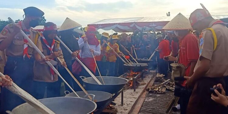 Pramuka Palangka Raya Ikut Ambil Bagian dalam Pencatatan Rekor Muri Festival Mangenta