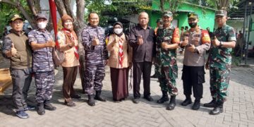 Peringati Hari Mangrove Sedunia, Kwarcab Gresik dan TNI AL Tanam 4.000 Pohon Mangrove