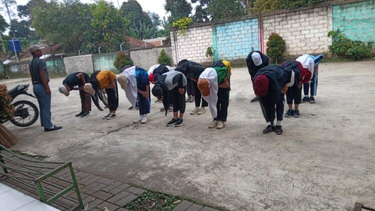 Kwarran Caringin Kabupaten Bogor Siapkan Petugas Pengibar Jelang Upacara Hari Pramuka Ke-61