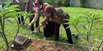 Kwarran Citeureup Adakan Ziarah Dan Tabur Bunga Ke Makam Tokoh Pramuka