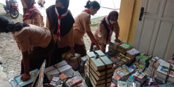 Pramuka SMK Widya Kusuma Gelar Bakti Sosial Dalam Rangka Bulan Bakti Pramuka