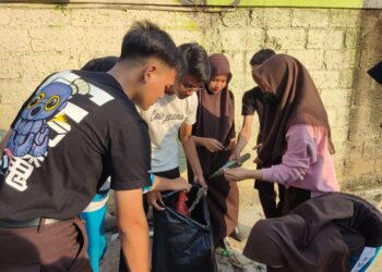 Pramuka Pangkalan SMAN 1 Citeureup Gelar Bakti Bersih-Bersih Lingkungan