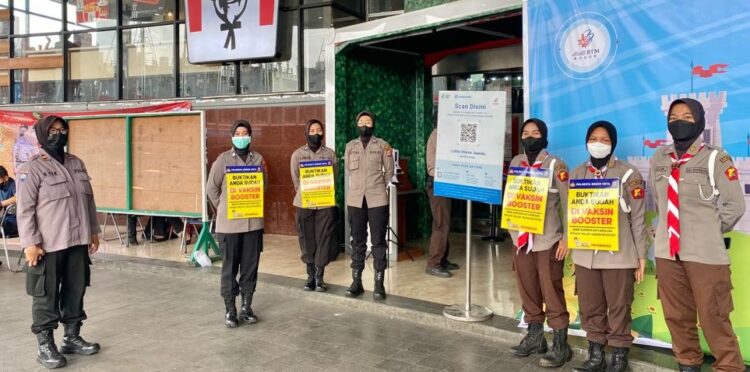 Saka Bhayangkara Kota Bogor Bantu Polresta dalam Penyelenggaraan Gebyar Vaksinisasi Booster