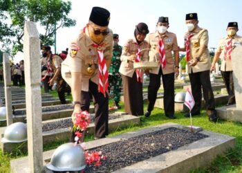 Dipimpin Ketua Kwarnas, Ratusan Pramuka Ikuti Ziarah di TMP Kalibata