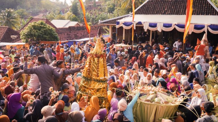 Pramuka UAD Ikuti Kirab Budaya di Desa Kepek, Ungkapan Rasa Syukur