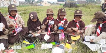 Gudep Pangkalan SDN Jambuluwuk 01 Gelar Latihan Rutin  Membuat Hasta Karya