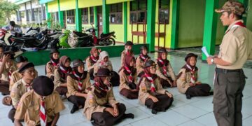 Belasan Calon Penegak Bantara Ambalan Soekarno-Fatmawati SMK Yapura Kwarran Tenjolaya Ikuti Pengembaraan