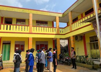 Pembina Pramuka SMK Bhakti Kencana Citeureup Dorong Peserta Didik Semangat Mengisi SKU