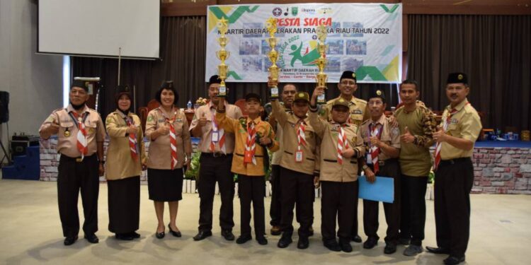 Pesta Siaga Selesai Digelar, Ketua Kwarda Riau Serahkan Piala kepada Para Pemenang Lomba