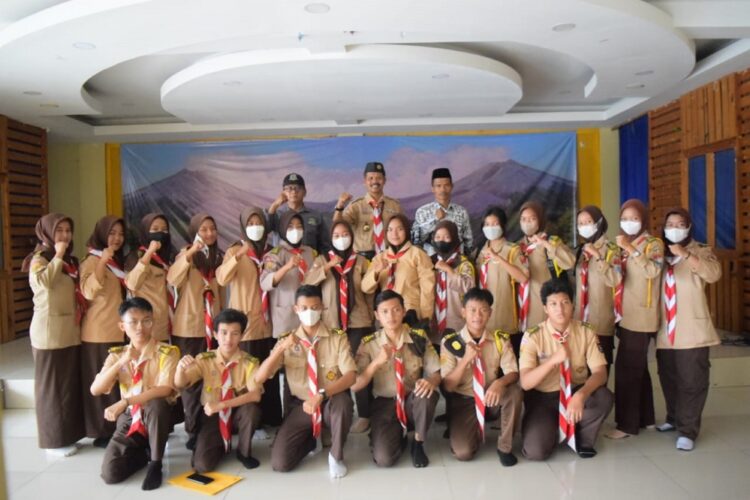 Ketua Kwarran Klapanunggal Lepas Kontingen Ranting Peserta Peran Saka Cabang Kabupaten Bogor