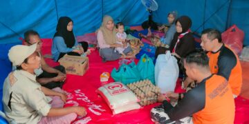 Kwarda Riau Salurkan Bantuan untuk Korban Longsor dan Kebakaran