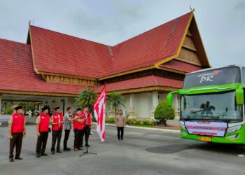 Gubernur Riau Lepas Kontingen Kwarda Riau Mengikuti Kemah Bela Negara Tingkat Nasional 2022