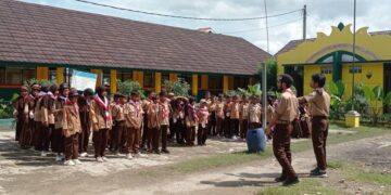 Dipandu Pramuka UGM yang Sedang KKN, Gudep SDN Pesisir Kabupaten Serang Kembali Selenggarakan Latihan Pramuka