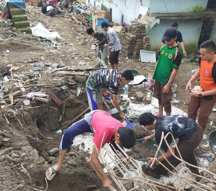 Awal Tahun 2023, Kwarran Cisarua Adakan Kemah Bakti di Lokasi Gempa Bumi