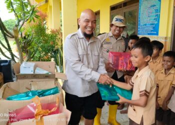 Pramuli Kwarda Jateng Distribusikan Bantuan Paket Buku dan Alat Tulis di SDN Banjarsari Pati