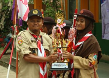 Regu Serigala dari MTs. Nurusaadah dan Regu Raflesia SMPIT Nurulfiqri Wakil Kwarran Tamansari pada Ajang LT III Kwarcab Kabupaten Bogor