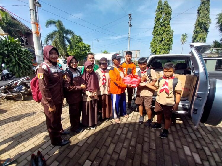 Pramuka Pangkalan Gugusdepan SDN 2 Kuanyar Peduli Korban Banjir Dorang Jepara