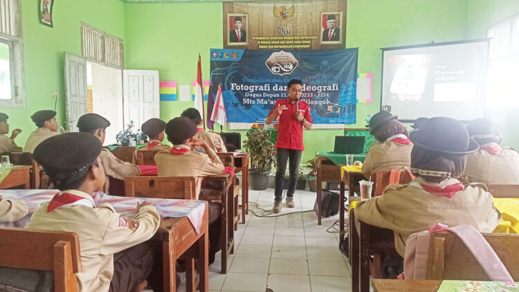 Penggalang MTs Ma’arif NU 2 Cilongok Dilatih Menjadi Konten Kreator