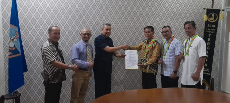 Kwarda Lampung Serahkan SK Pengurus Gerakan Pramuka Tulang Bawang Barat
