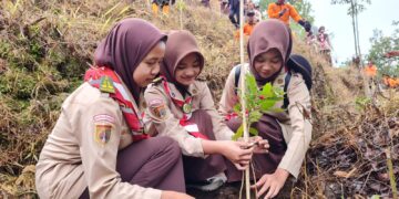 Mewarisi Semangat Baden Powell, Pramuka Jawa Tengah Reboisasi Hutan Perbukitan Gundul Bandungan