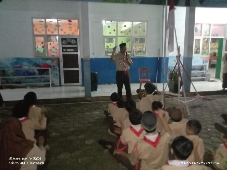 Dukung Pembinaan Anggota Pramuka di Gugusdepan, Kwarran Klapanunggal Kunjungi Persami SDN Rawaragas