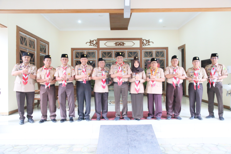 Kamabicab Melantik Pengurus dan Andalan Kwarcab Magelang masa bakti 2022 – 2027