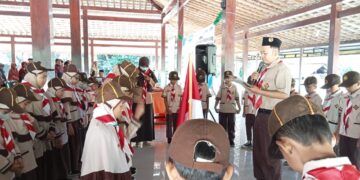 35 Anggota Pramuka SDII Al Abidin Sragen, dilantik menjadi Pramuka Siaga Mula