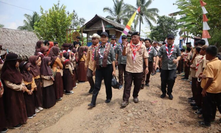 Foto : Kunjungan Kwarnas, Monitoring Pengembangan Kampung Pramuka di Kwarcab Kabupaten Tasikmalaya