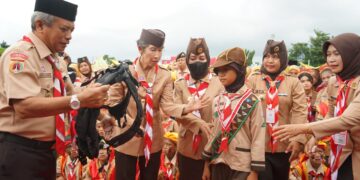 Peserta Pesta Siaga 2023 Kwarda Jawa Tengah Binwil Banyumas Menerima Perlengkapan Sekolah dari Kak Ganjar Pranowo