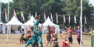 Penampilan Tari Kolosal dan Atraksi Drumband Sukses Meriahkan Upacara Pembukaan Pertinas SBH ke-VI Tahun 2023