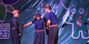 Pertunjukkan Tari Peresean Yang Menegangkan, persembahan dari Kontingen NTB Pada Giat Malam Pertinas SBH ke-VI.