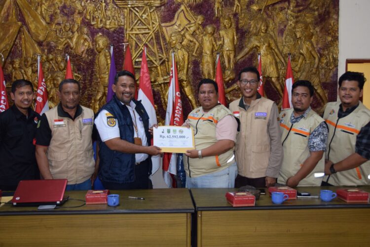 Satgas Pramuka Peduli Kwarda Riau Terima Hasil Bumbung Kemanusiaan Palestina dari Kwarcab Rohul Rp 62,5 Juta