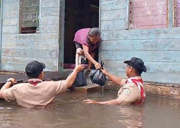 Peduli Banjir, Kwarran Rengat Barat Distribusikan Paket Donasi Untuk Warga