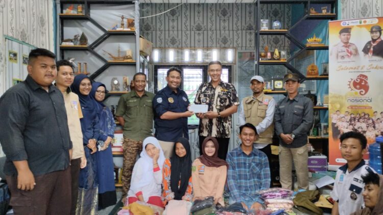 Kwarcab Pekanbaru Serahkan Donasi Peduli Banjir kepada Kwarda Riau