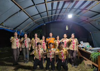 Pramuka SMA N 7 Manado dan Saka SAR Manado Bantu Dapur Umum Bencana Gunung Ruang Sulawesi Utara