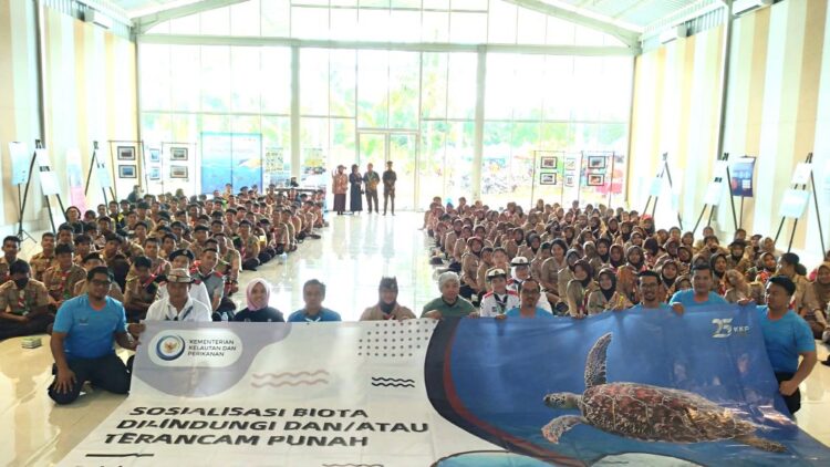 Peserta Kemah Pemuda Pesisir Jadi Penjaga Biota Laut Terancam Punah