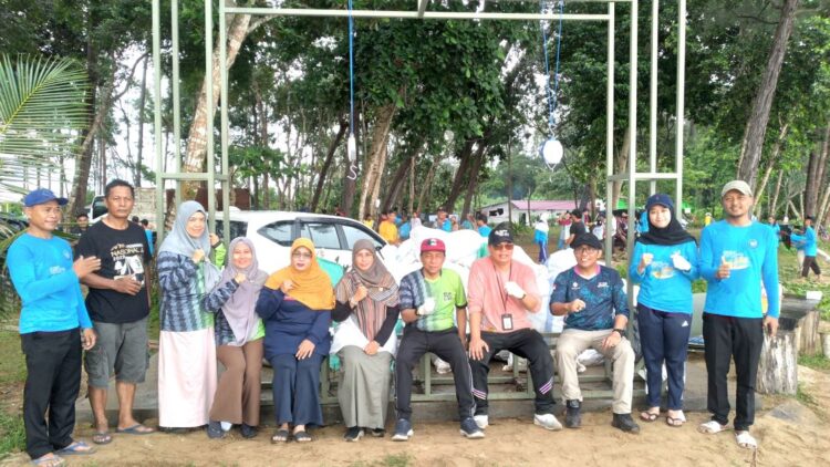 Kemah Pemuda Pesisir Menyala, Berhasil Kumpulkan Sampah 1 Ton