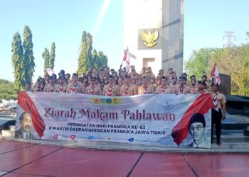 Peringati Hari Pramuka Ke-63, Kwarda Jatim Selenggarakan Ziarah Makam Pahlawan dan Tabur Bunga