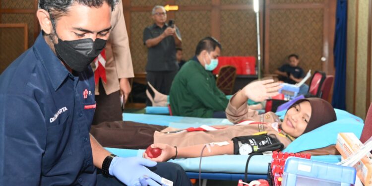 Nyatakan Kepedulian, Gerakan Pramuka Lakukan Donor Darah Massal