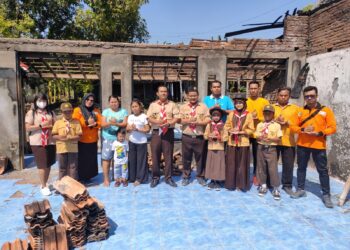 Kwarran Tanggungharjo Serahkan Bantuan Untuk Korban Kebakaran.